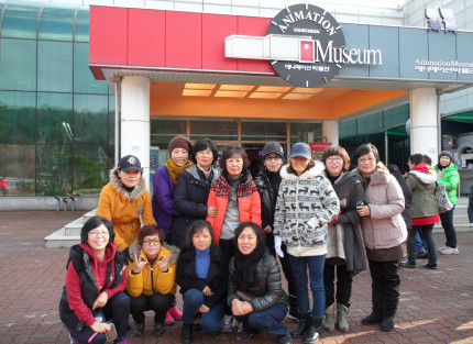 춘천 에니메이션 박물관 앞에서